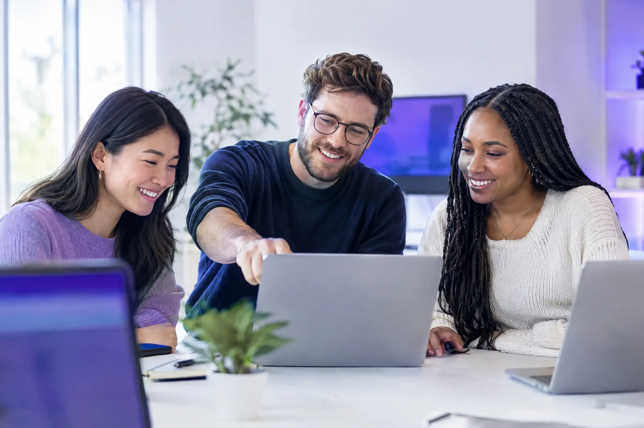 A support team working together on customer chats